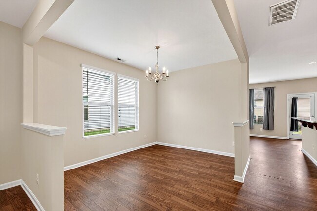 Building Photo - 4490 Middletown Dr