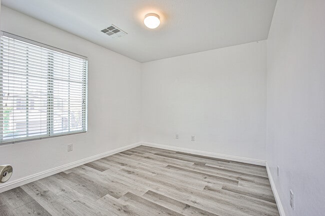 Building Photo - 6360 Beavertail Pond Ave