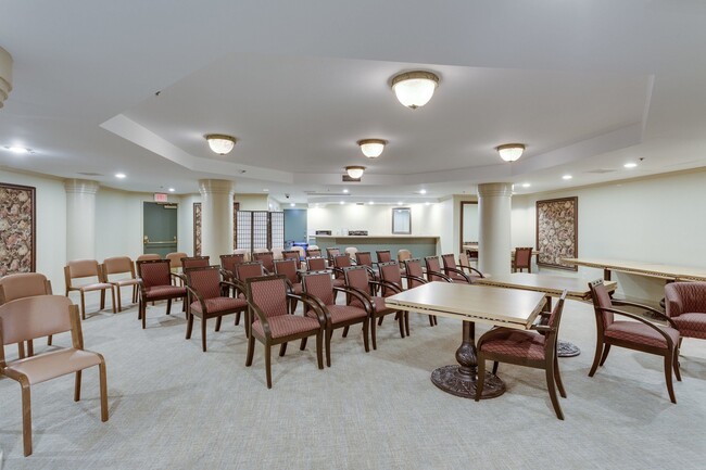 Building Photo - 1600 N Oak St