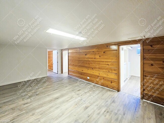 Building Photo - 2 br, 1 bath Duplex - 4300 S Acoma St