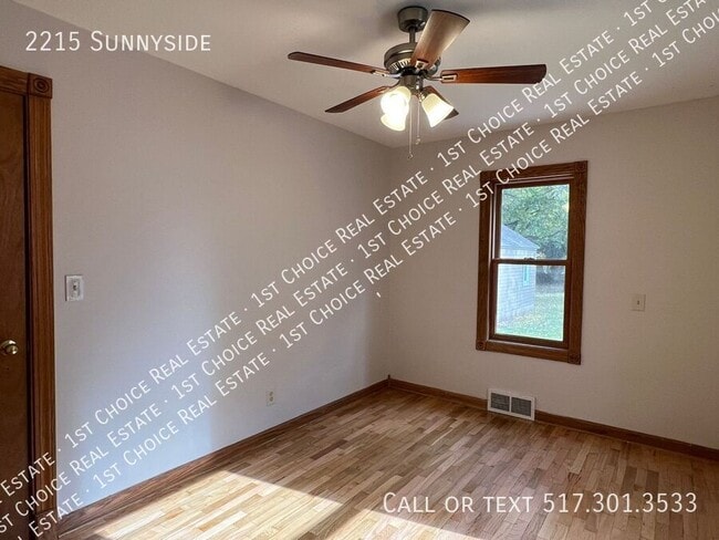 Building Photo - 2215 Sunnyside-