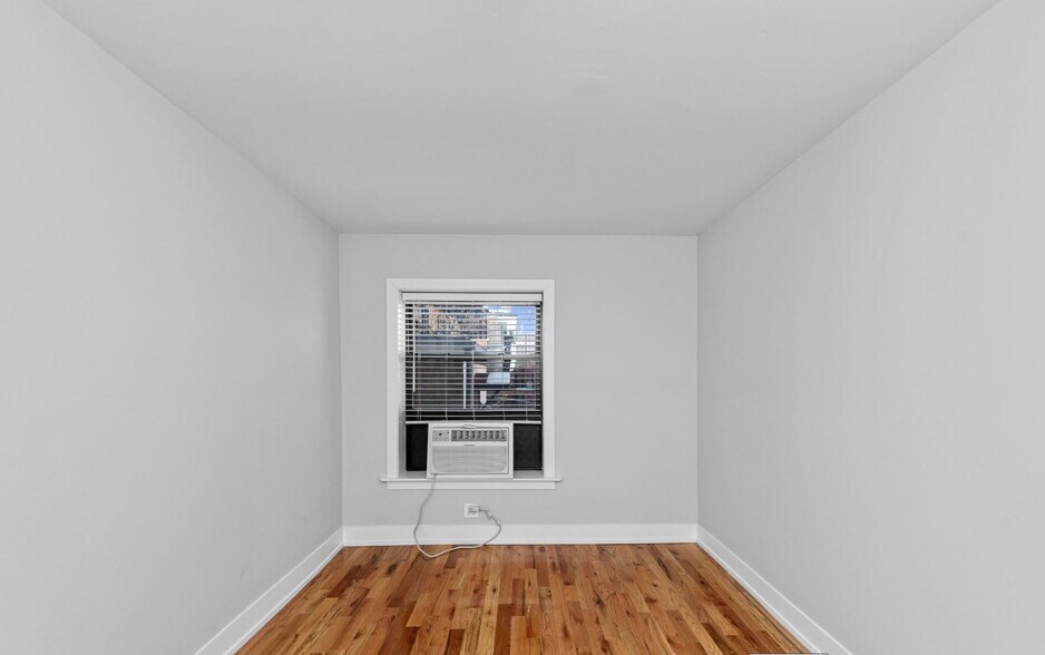 Building Photo - 556 W Arlington Pl