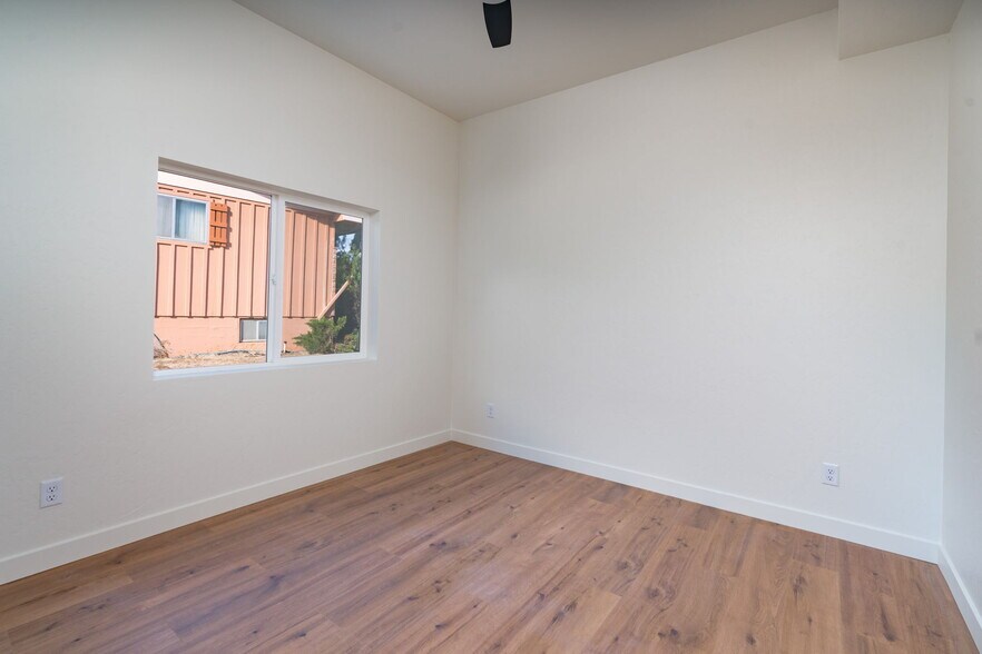 Building Photo - 534 Mockingbird Ln