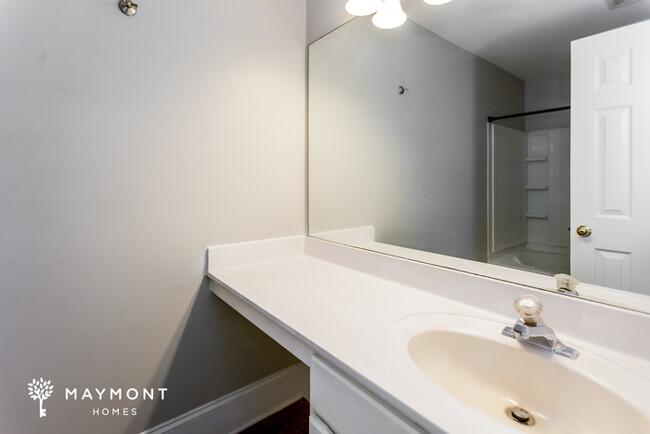 Building Photo - 948 Redwood Dr NW
