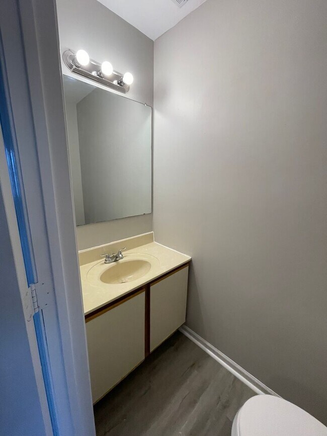 Stoney Creek Townhome 127 Holmes St Dover DE 19901 Apartment Finder