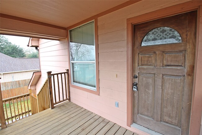 Building Photo - 8615 Sweetbrush Dr