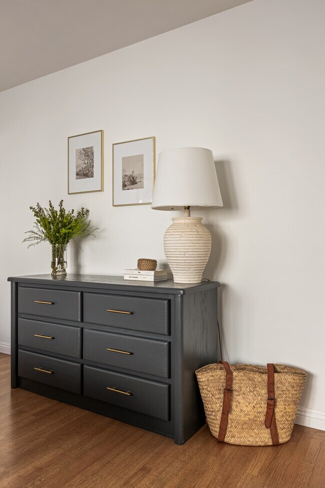 Building Photo - 2510 Santiago St