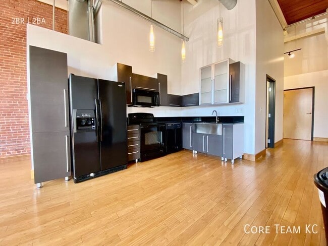 Building Photo - 382 W 22nd St