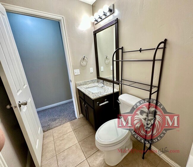 Building Photo - 3 Bd 3.5 Bath Model Like Townhome in Riverton