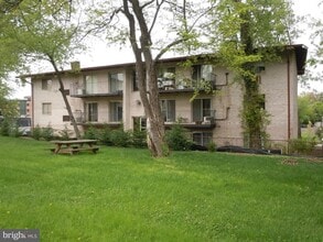 Building Photo - 2025 N Lincoln St