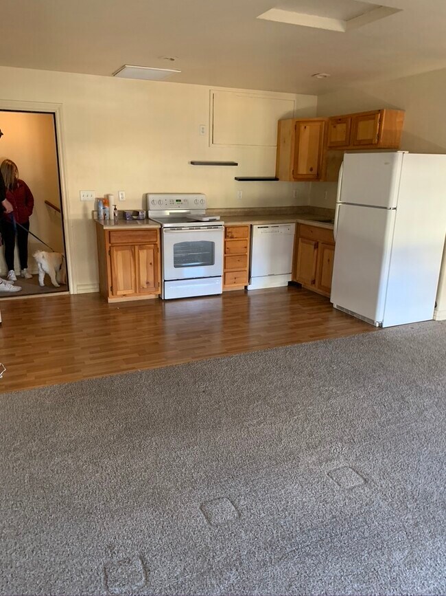 Building Photo - 1461 E Turney Dr