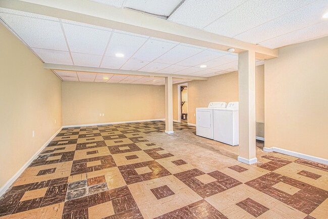 Building Photo - 392 Firwood St