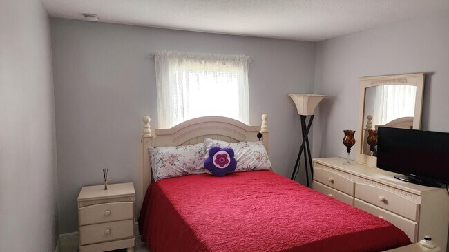 Building Photo - 562 SE Majestic Terrace