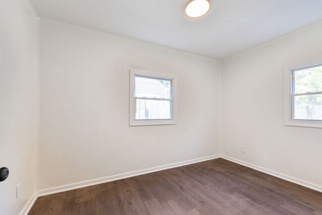 Building Photo - Charming 2BR Ranch Home with Modern Finishes and Spacious Yard