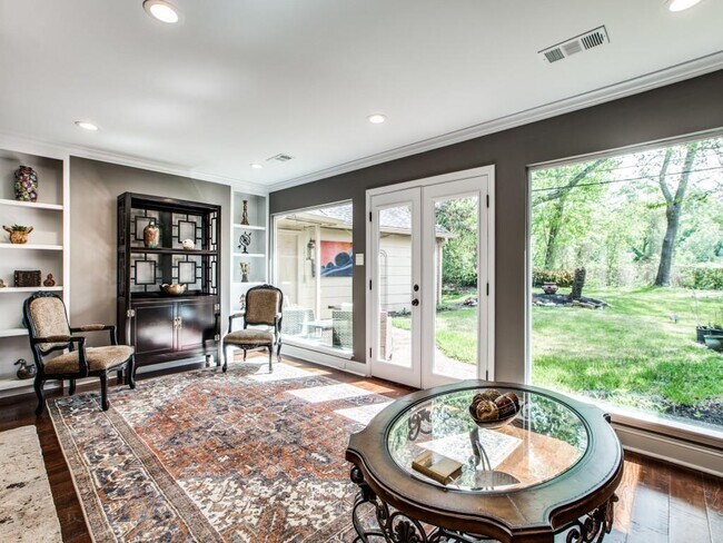 Building Photo - 211 Briarpark Dr