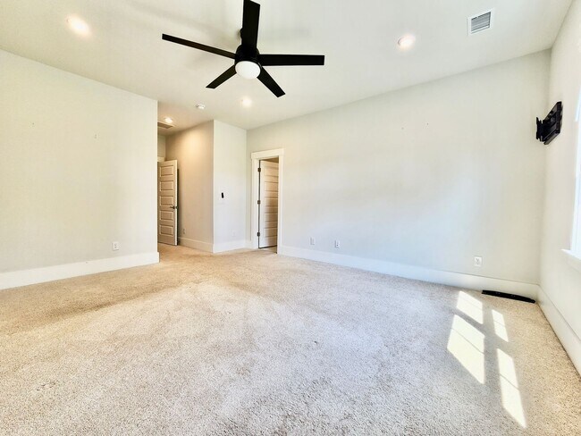 Building Photo - Like new beauty in Point Hope - Charleston