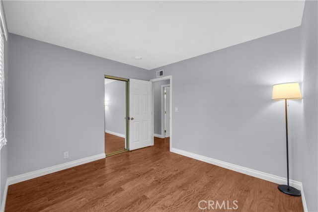 Building Photo - 5071 Doanoke Ave