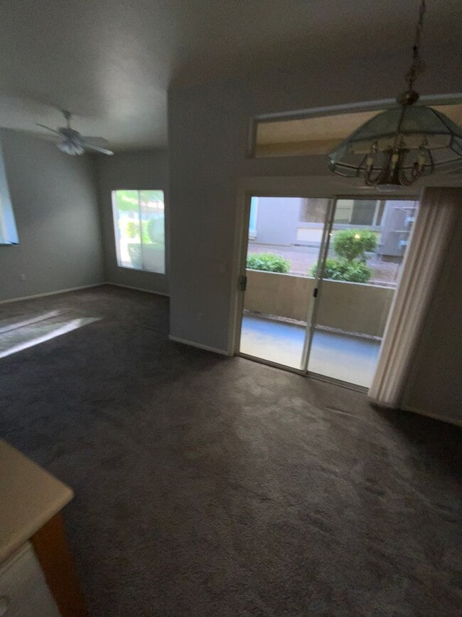 Building Photo - N.W. GATED COZY CONDO W/ COMMUNITY POOL AND SPA