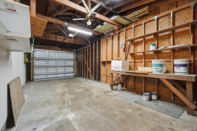 Building Photo - 358 Coral Dr SW