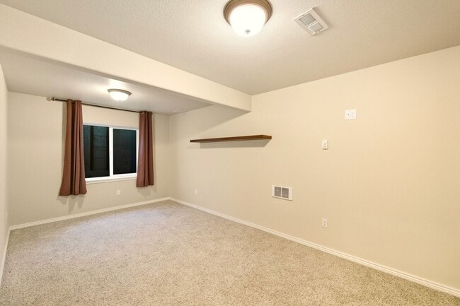 Building Photo - Beacon Point 5 Bedroom Ranch, 3-Car Garage...