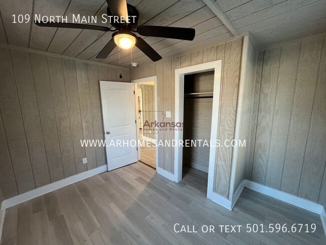 Building Photo - 109 N Main