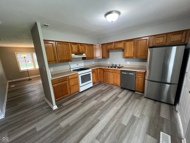 Building Photo - 223 Highwood Dr
