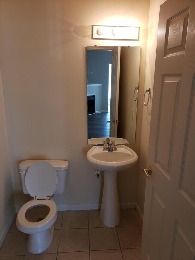 Building Photo - Condo for Rent in Brier Creek area