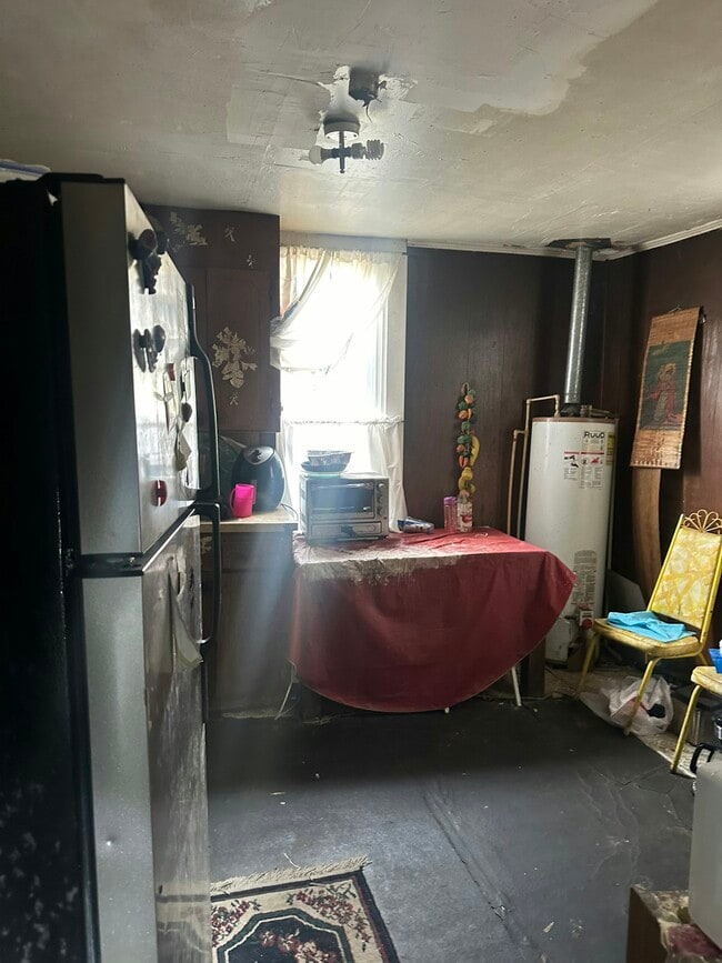 Building Photo - 82 E Hampton St