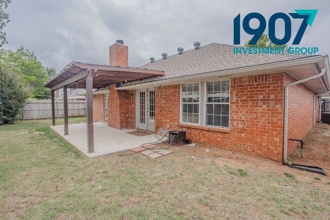 Building Photo - 3017 SW 92nd St