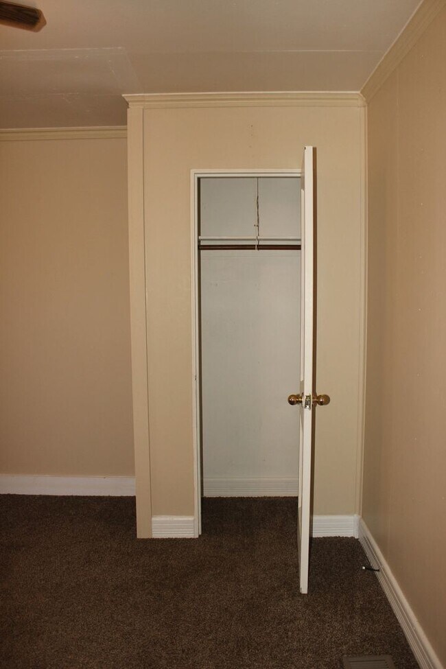 Building Photo - PRELEASING for AUGUST! Walk to Ball State! Spacious 4BR with Fenced Yard & Garage