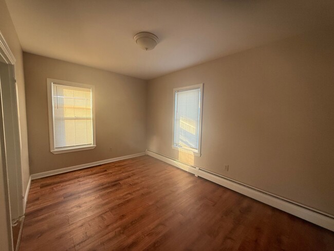 Building Photo - 293 Hayward St