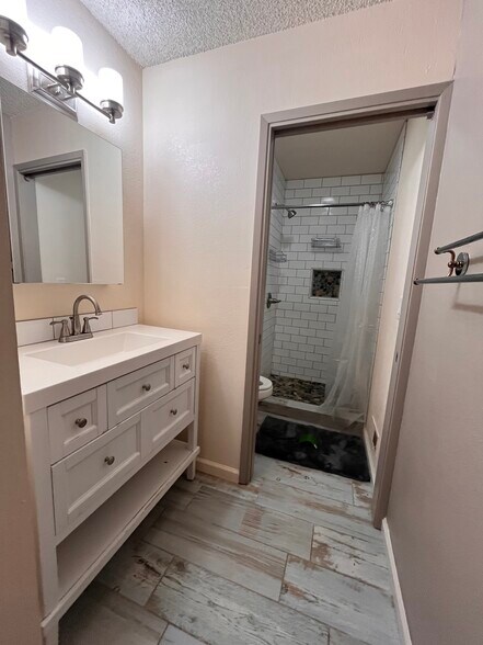 Bathroom in MB - 1369 Cherrywood Sq