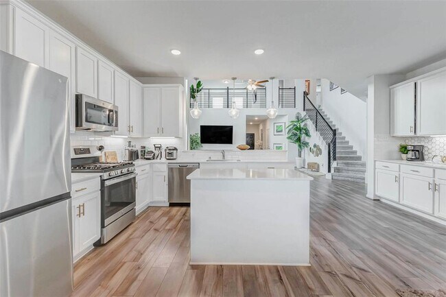 Building Photo - 15231 White Moss Dr