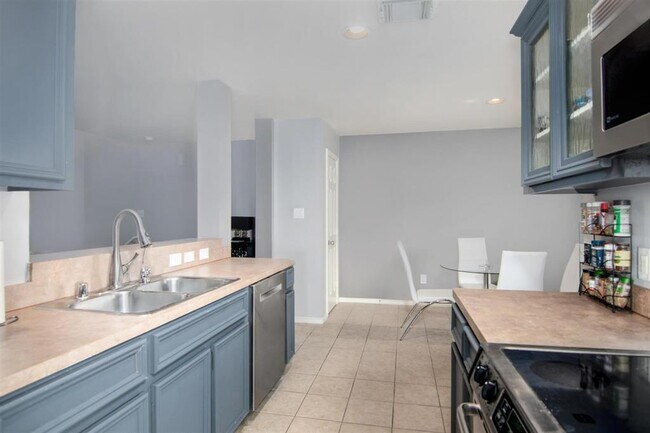 Building Photo - 2236 Ann St