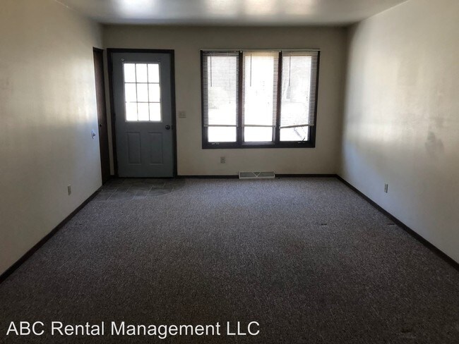 Building Photo - 604 N Walnut Ave