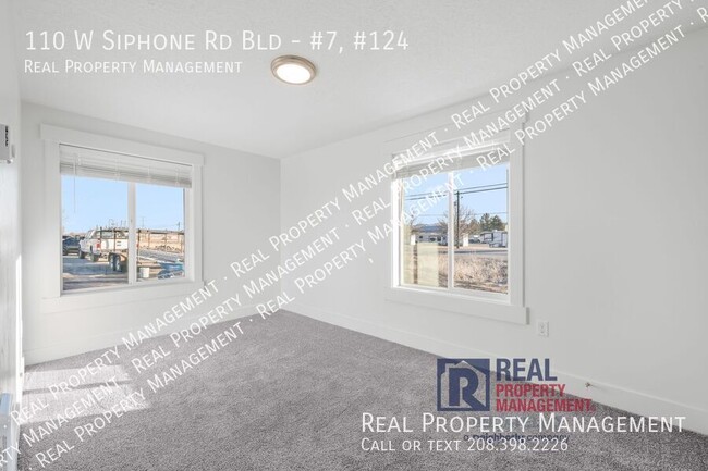 Building Photo - 110 W Siphon Rd