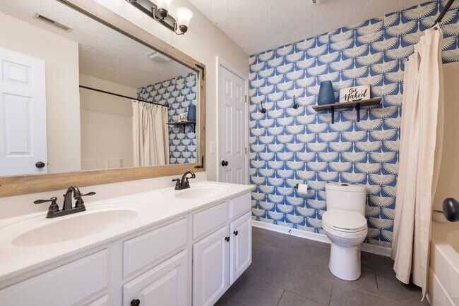 Building Photo - Single Family Home For Lease