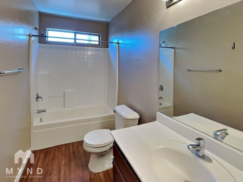 Building Photo - 36590 W San Clemente St