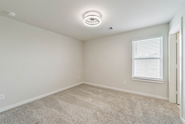 Building Photo - 8515 Lake Groove Ln