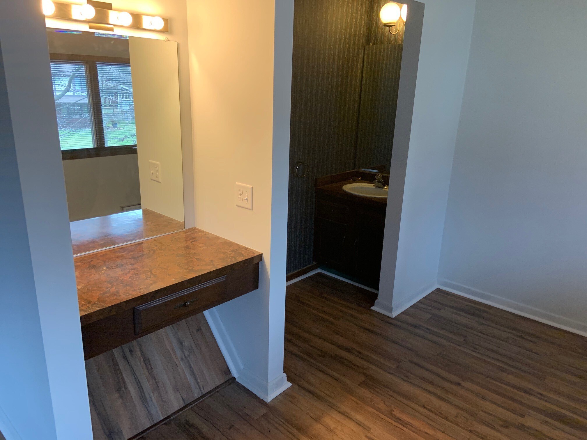 Master Bedroom - Vanity - 70 Twilight Ln