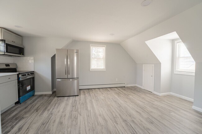 Building Photo - 183 Commack Rd