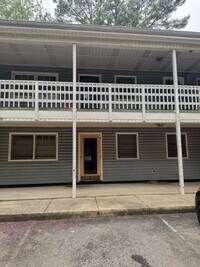 Building Photo - 2890 Carriage Dr