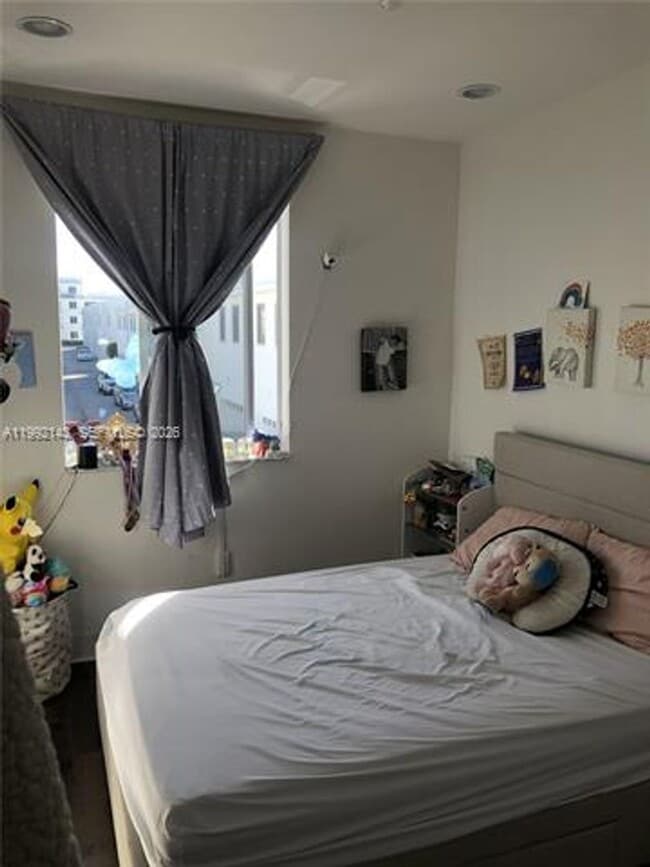 Building Photo - 2601 NE 212th Terrace