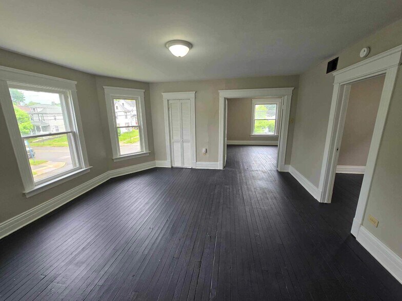 Building Photo - 336 W 29th St