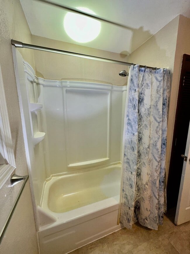 Building Photo - LIFE IS BETTER AT THE LAKE!