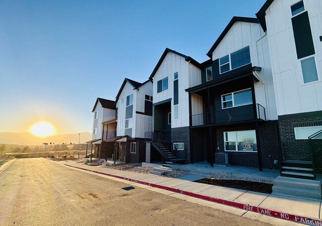 Building Photo - 7174 Clove Hitch Hts