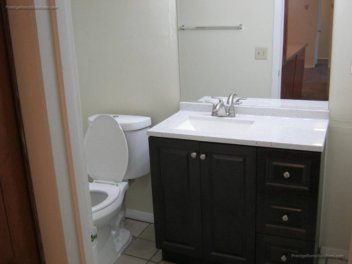 Building Photo - 70 Barrows St