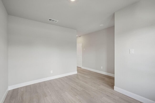 Building Photo - 2116 Gustavus Dr