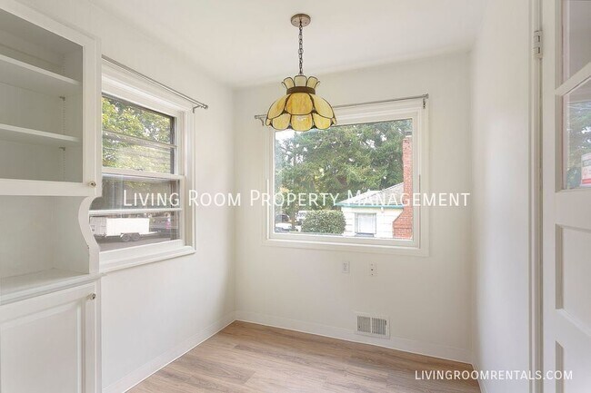 Building Photo - 3010 SE 36th Ave