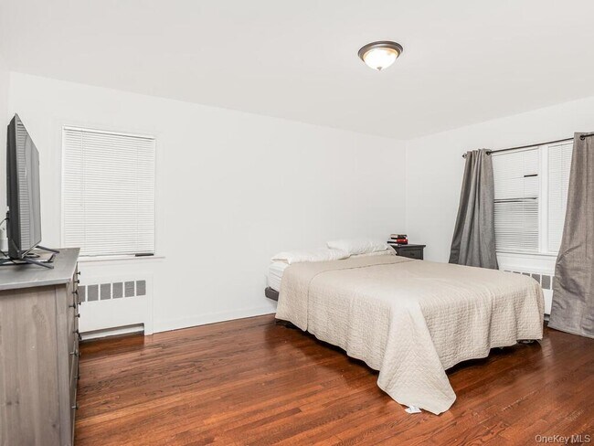 Building Photo - 2096 Central Park Ave